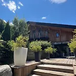 Chalet Stylish With A Swimming Pool And Hot Tub *