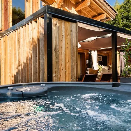 Design With Pool & Jacuzzi בקתה *