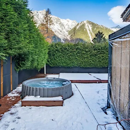 Chalet Design With Pool & Jacuzzi *